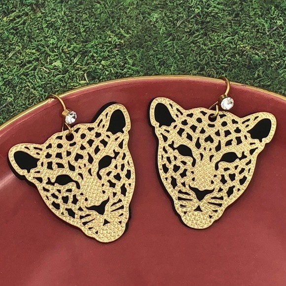 🌼 Leopard Face Gold Dangle Earrings - Picture 1 of 4